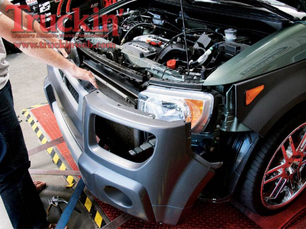 0510tr_05_z+honda_element_intake_and_exhaust+remove_fascia.jpg