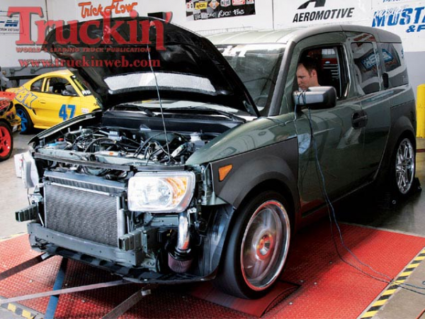 0510tr_01_z+honda_element_intake_and_exhaust+dyno_test.jpg