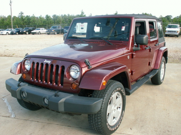 2007 Jeep Wrangler Unlimited Sahara.jpg